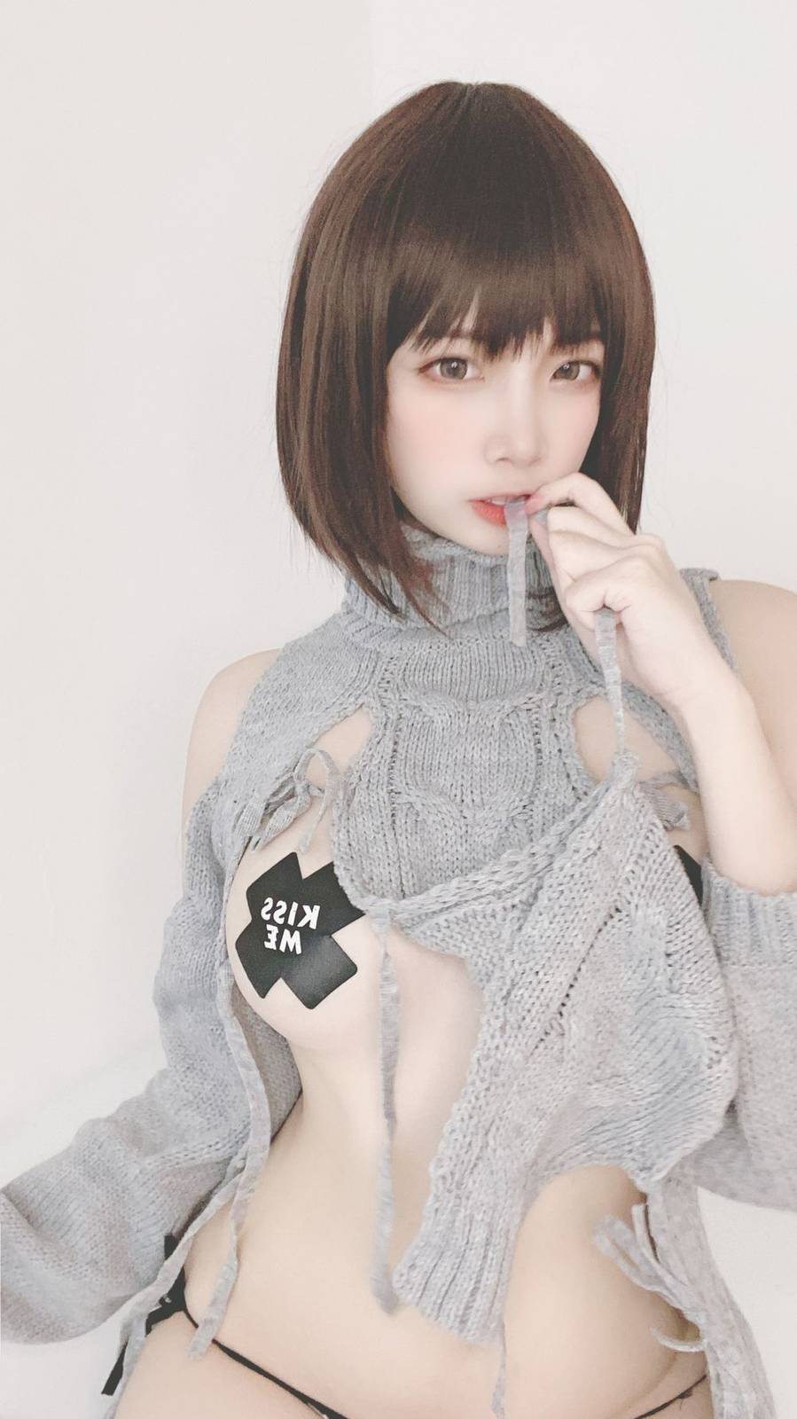 动漫博主二佐Nisa洞洞网红毛衣齐肩短发居家私房性感美图-62