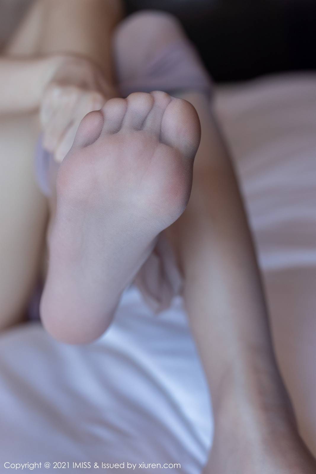 爱蜜社气质美女付艺轩Renee薄透衬衣丝袜内衣系列性感写真-60