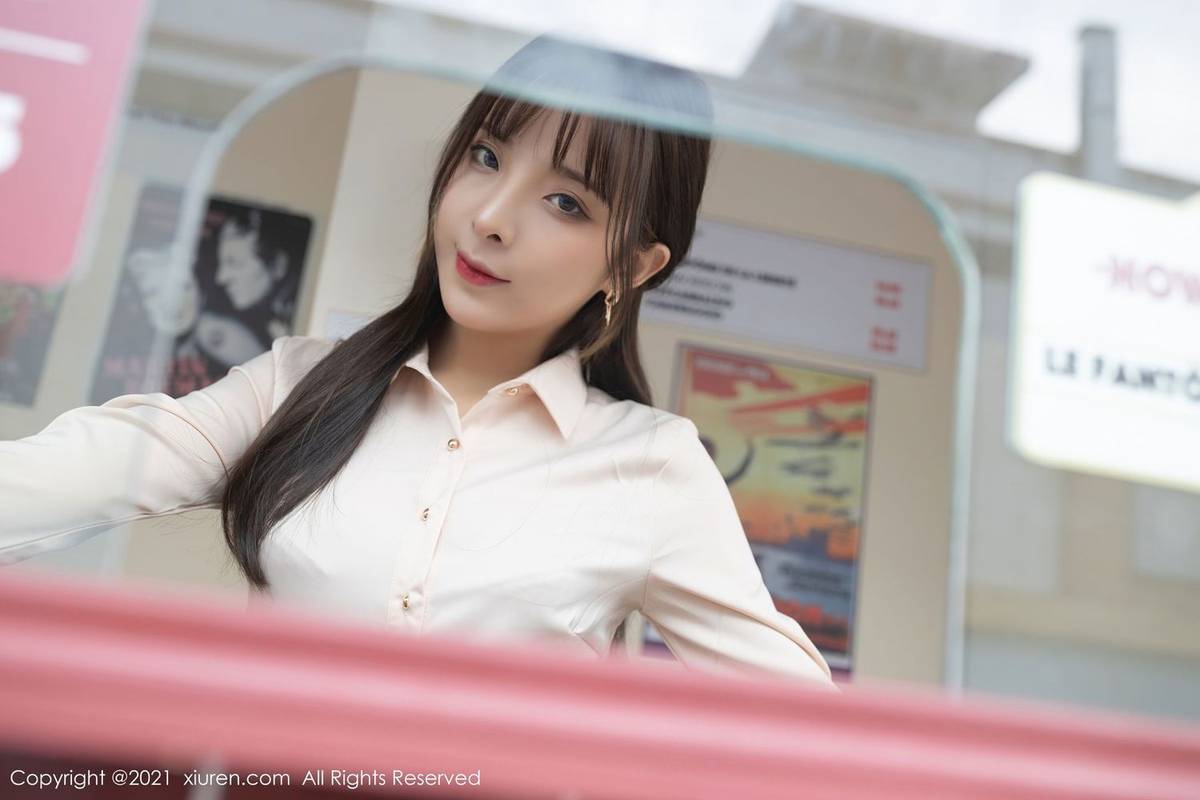 秀人网美女模特陈小喵黑丝美腿内衣系列职场剧情成都旅拍