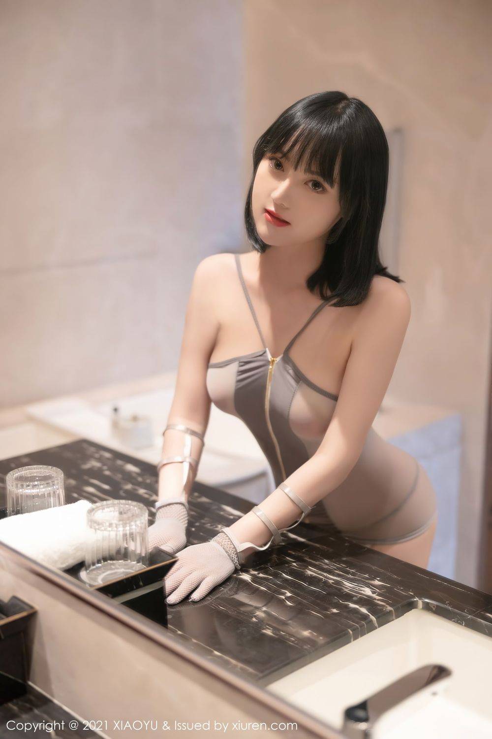 语画界美女模特豆瓣酱情趣内衣与吊袜湿身诱惑私房写真-2