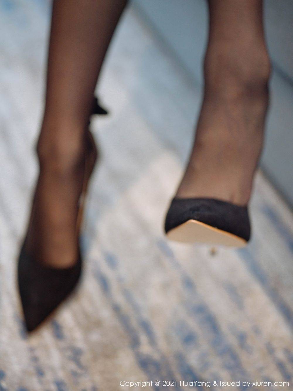 花漾Show丽质美女玥儿玥er飒爽皮裙与极致黑丝西双版纳旅拍-51