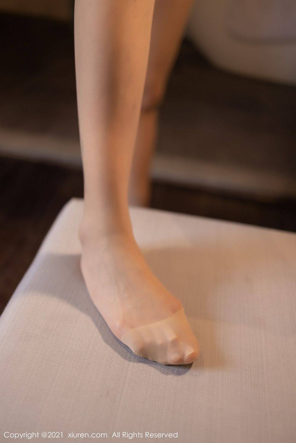 秀人网美女模特方子萱低胸吊裙与丝袜美腿高挑性感写真-48