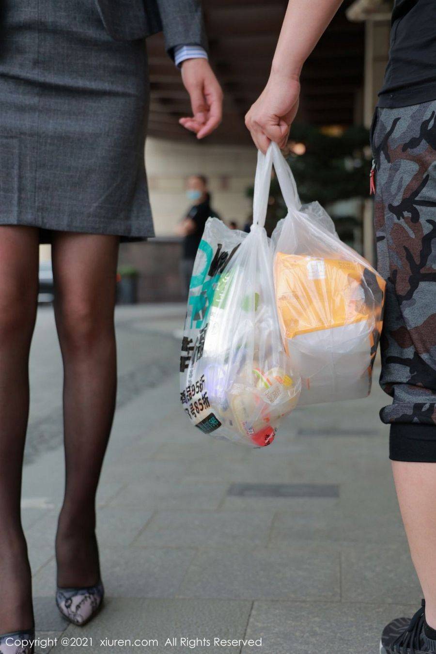 秀人网美女模特李雅柔黑丝美腿职场OL酒店外卖剧情性感写真-8