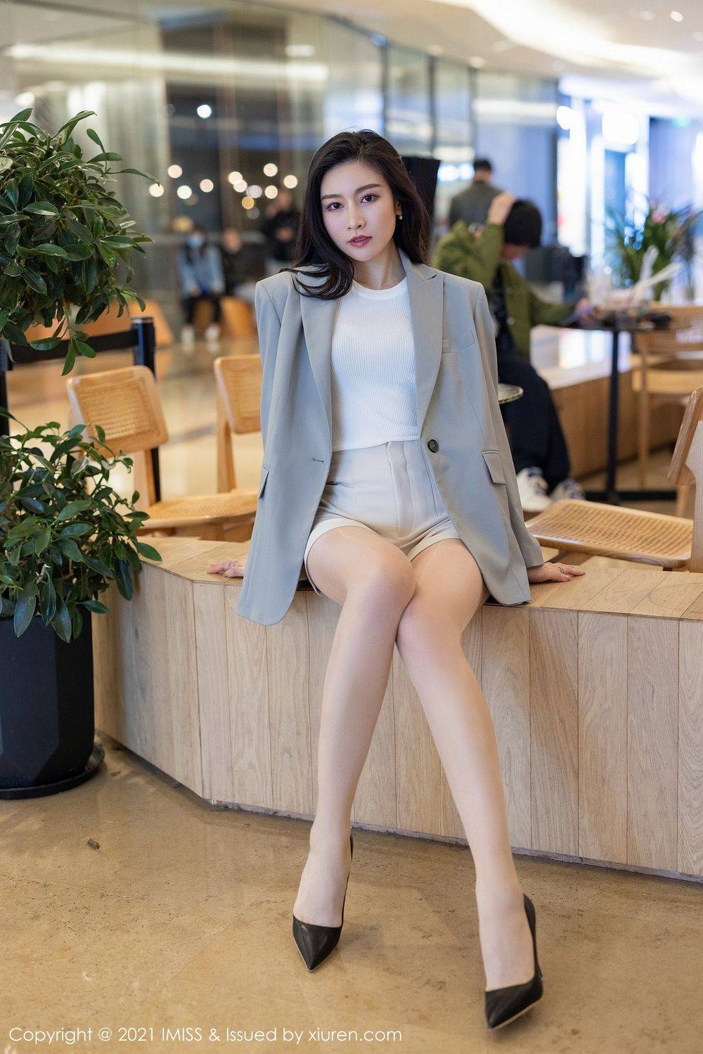 爱蜜社气质美女Vanessa丝袜美腿+镂空内衣+职场OL系列性感写真-21
