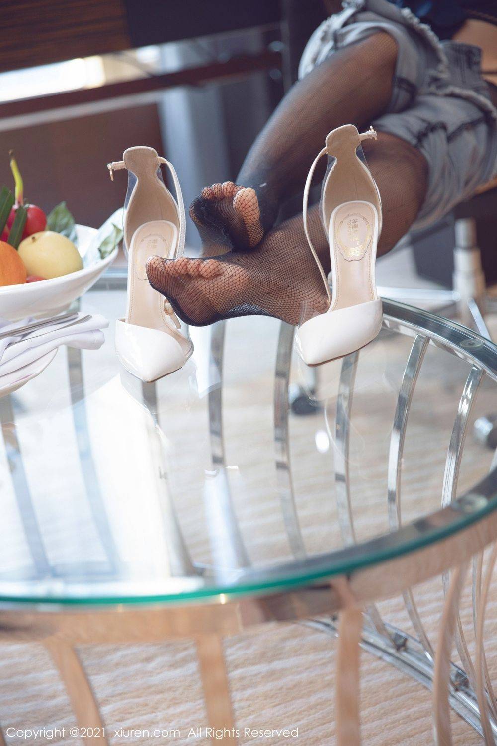 尤蜜荟美女模特蓝夏Akasha率直牛仔裤酥胸美臀系列性感写真-20