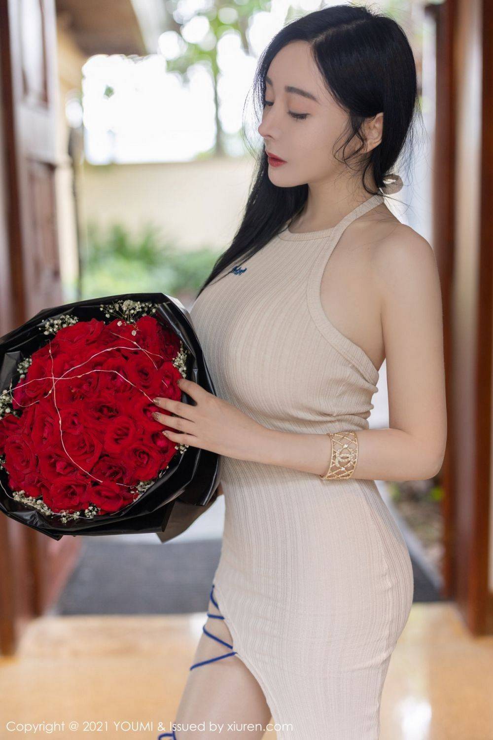 尤蜜荟美女模特允薾高开叉连衣裙娇媚动人西双版纳旅拍-6