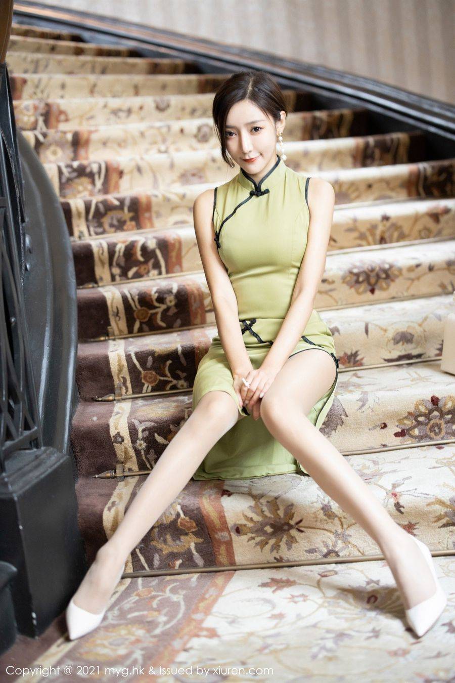美媛馆性感女神王馨瑶yanni韵味旗袍与丝袜美腿江浙沪旅拍-24