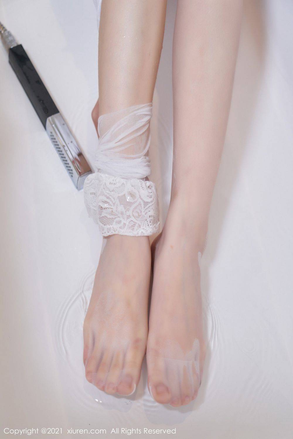 秀人网性感女神周于希Sandy丝袜美腿浴室湿身系列曼妙写真-59