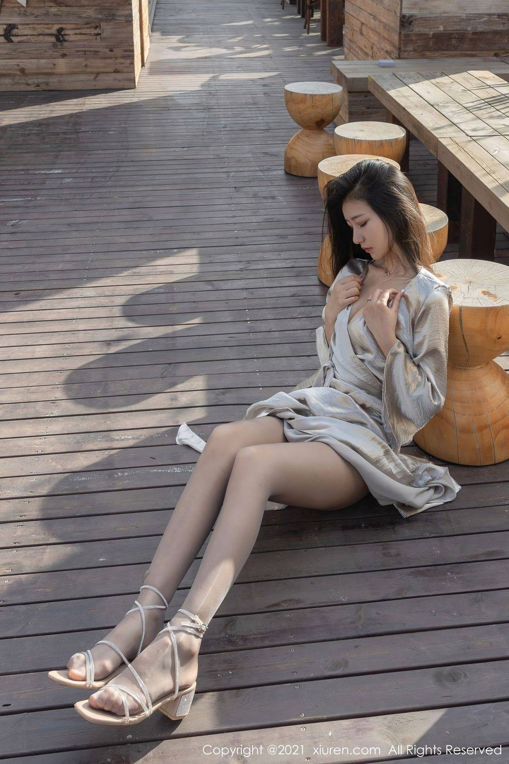 秀人网新人模特熊小诺高挑身材丝袜美腿魅力外拍性感套图-17