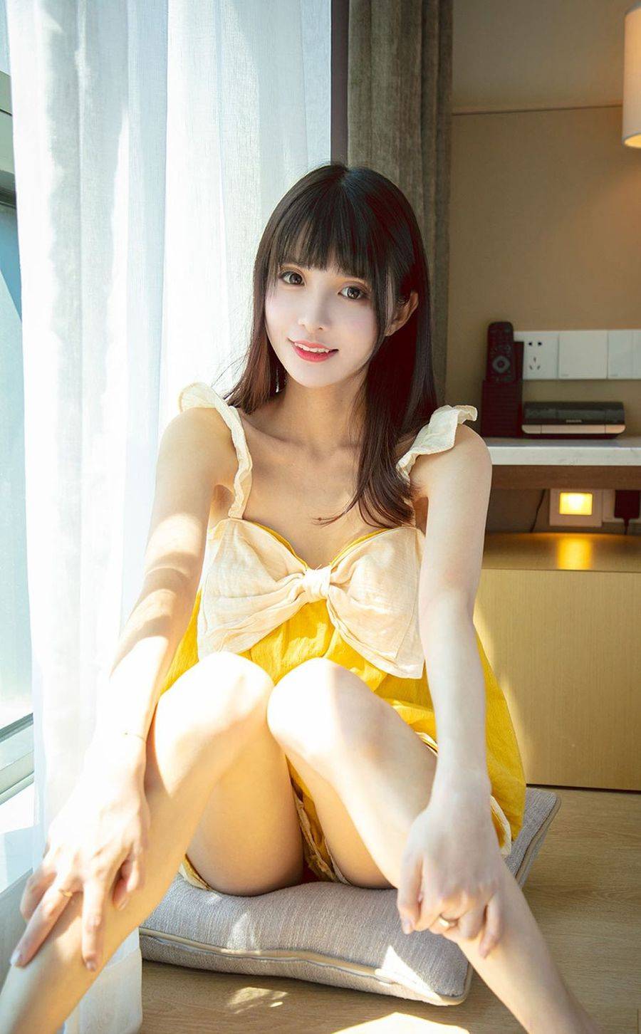 美女模特尤果猫猫黄色连衣裙她不是酸酸的柠檬精主题写真-15