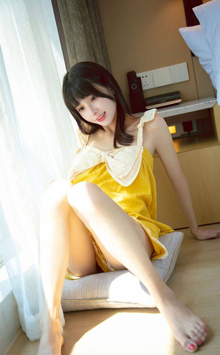 美女模特尤果猫猫黄色连衣裙她不是酸酸的柠檬精主题写真-19