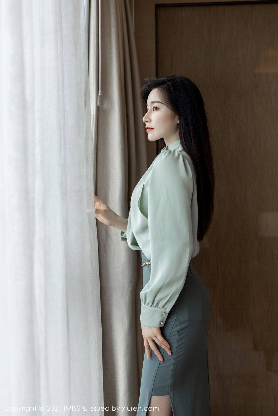 爱蜜社气质美女Vanessa素色服饰白色内衣袅袅动人性感写真-14