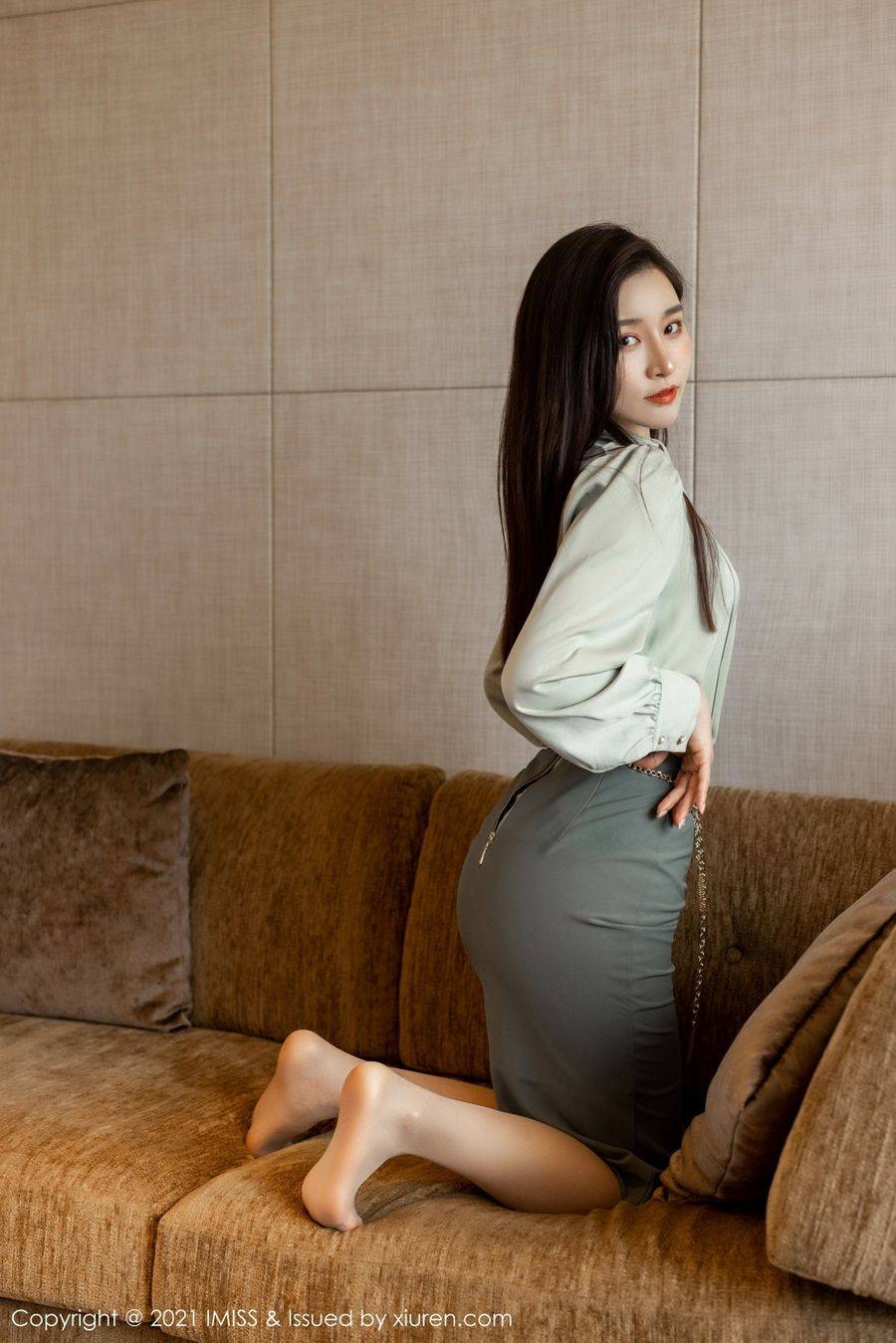 爱蜜社气质美女Vanessa素色服饰白色内衣袅袅动人性感写真-22