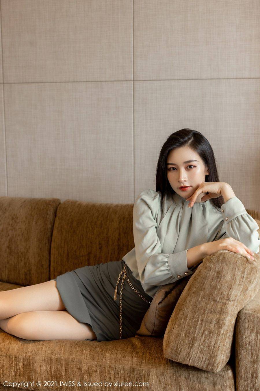 爱蜜社气质美女Vanessa素色服饰白色内衣袅袅动人性感写真-19