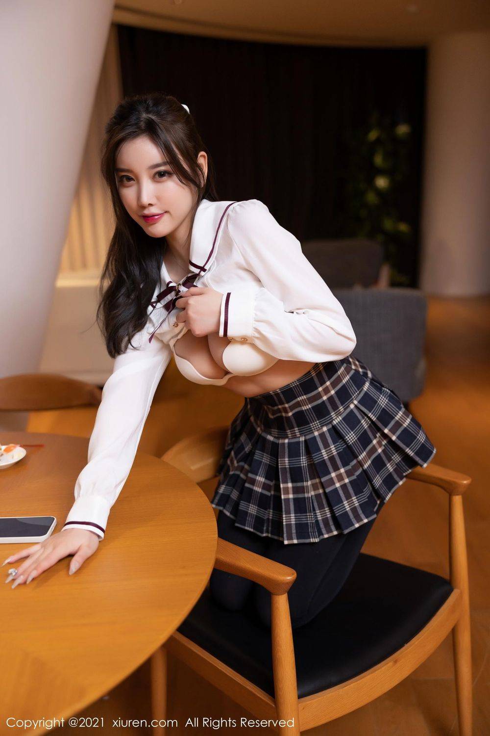 秀人网性感女神杨晨晨Yome格子裙学院风制服朦胧丝袜写真-18