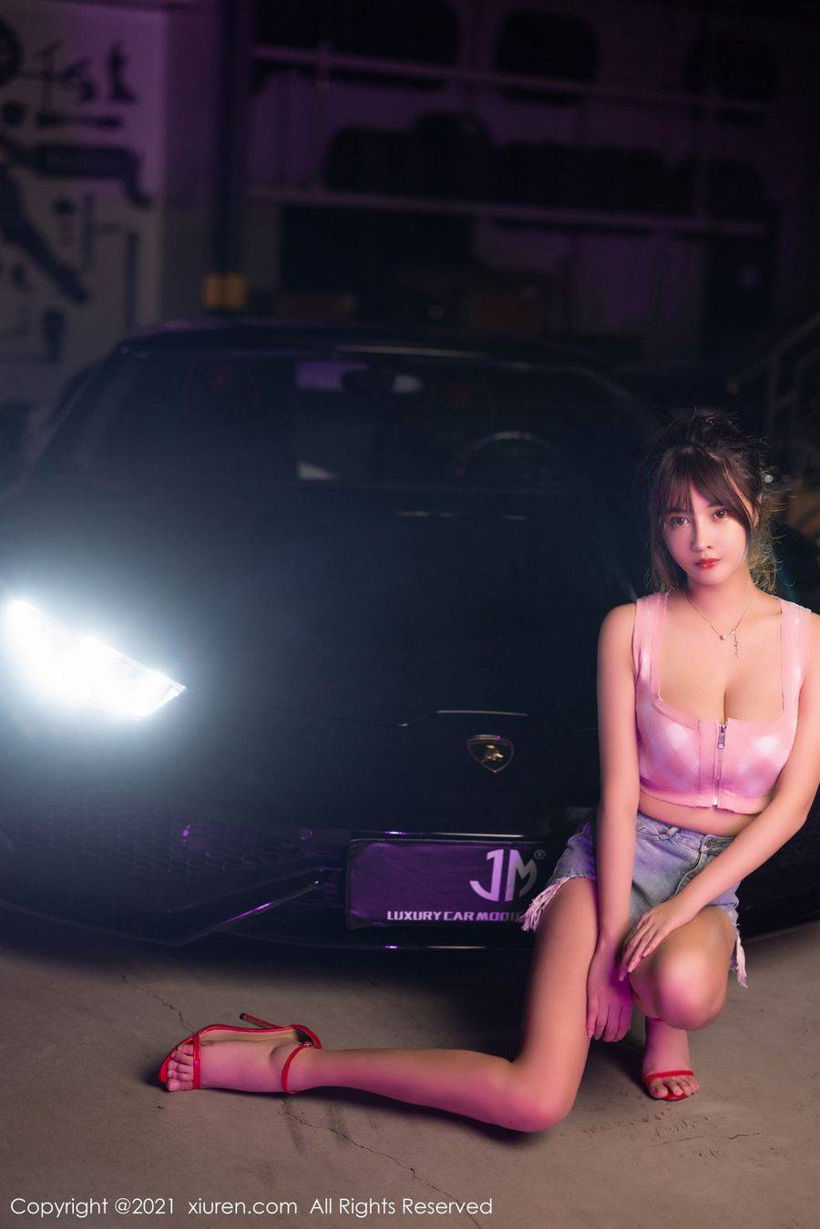 秀人网美女模特萌奈子香车与美人诱人视觉场景性感写真-11