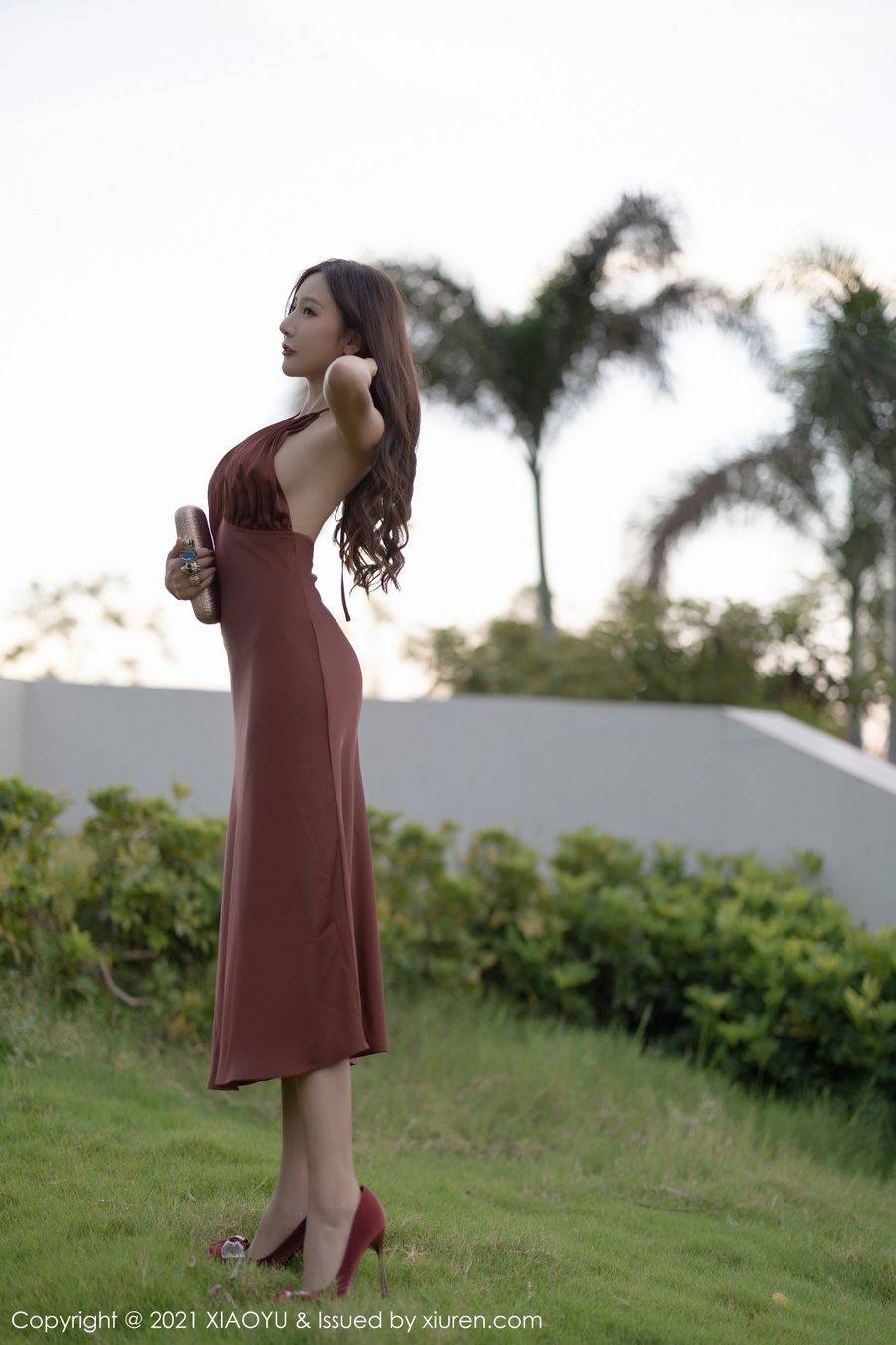 语画界性感女神王馨瑶yanni香槟色吊裙丝袜美腿魅惑动人写真-6