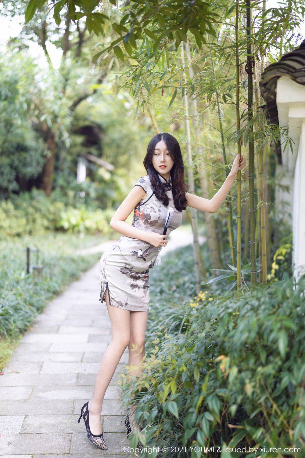 尤蜜荟丽质美女玥儿玥er古典旗袍丝袜美腿户外系列杭州旅拍-2