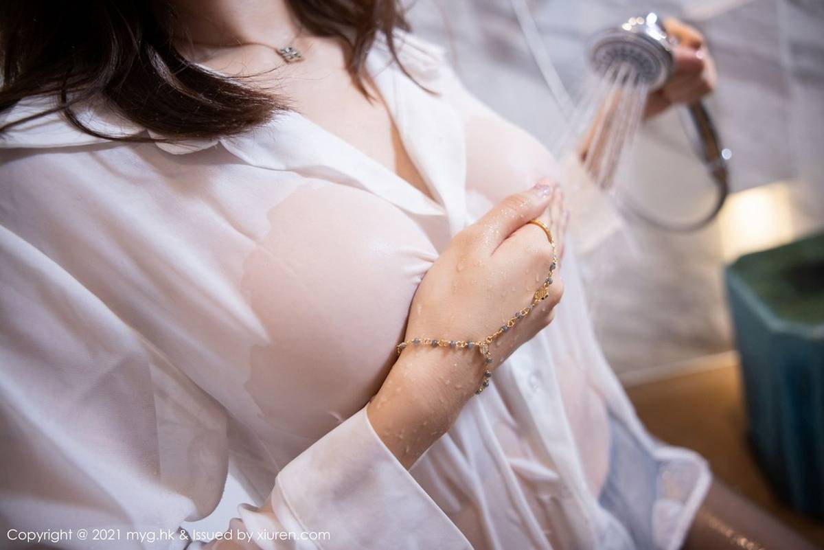 美媛馆性感女神绮里嘉Carina黑白职业装与浴室系列杭州旅拍-58