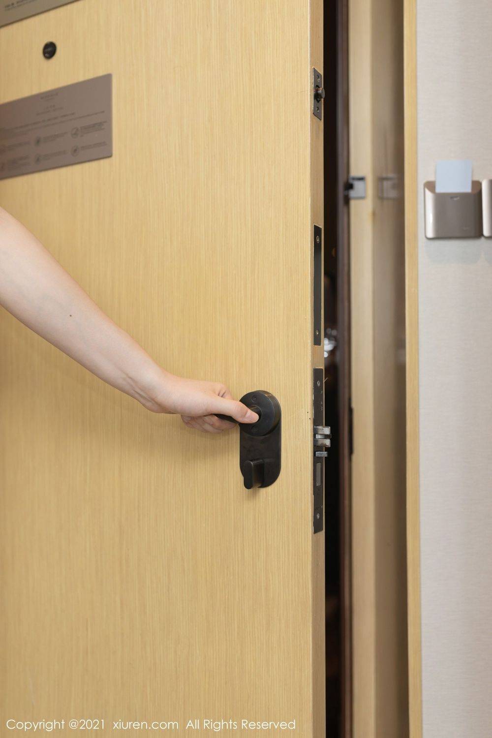 秀人网美女模特鱼子酱Fish时间静止黑色内衣主题性感写真