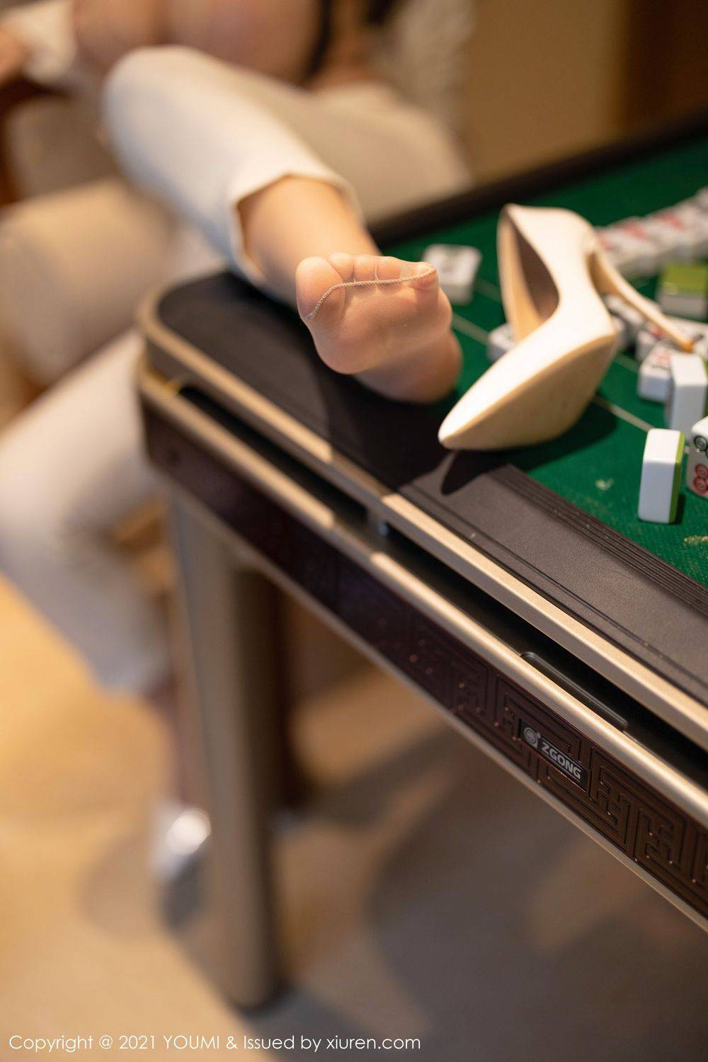 尤蜜荟性感女神Flower朱可儿受王总邀约三缺一麻将主题写真-43