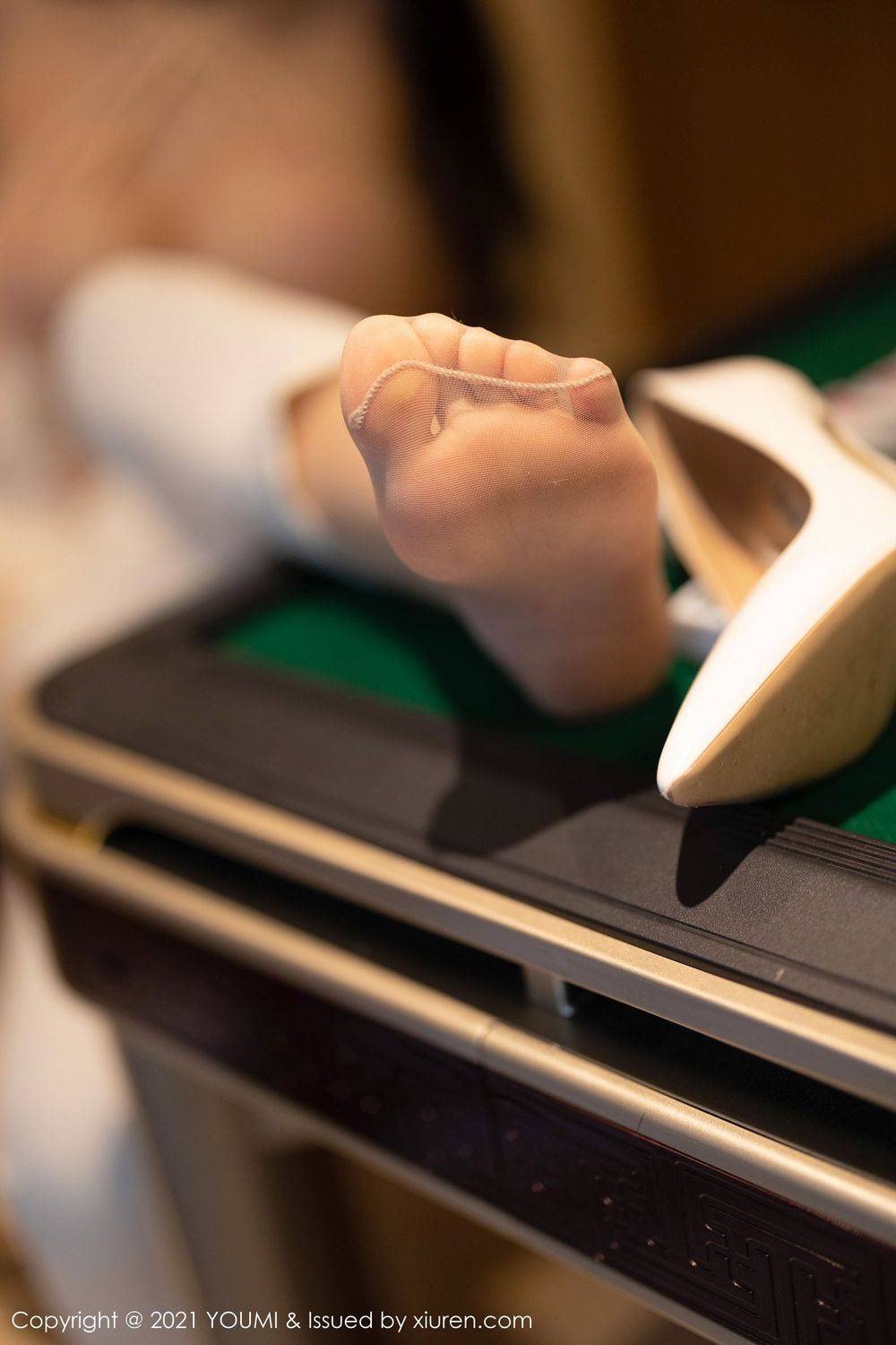 尤蜜荟性感女神Flower朱可儿受王总邀约三缺一麻将主题写真-44