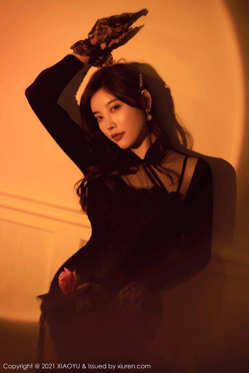 秀人网性感女神杨晨晨sugar黑丝美腿暗色调下高开叉浴室写真-29