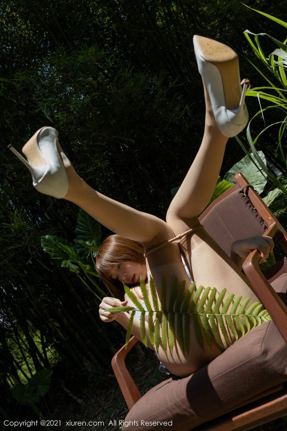 秀人网性感女神王雨纯朦胧丝袜轻透迷人熟女气息阳朔旅拍-44