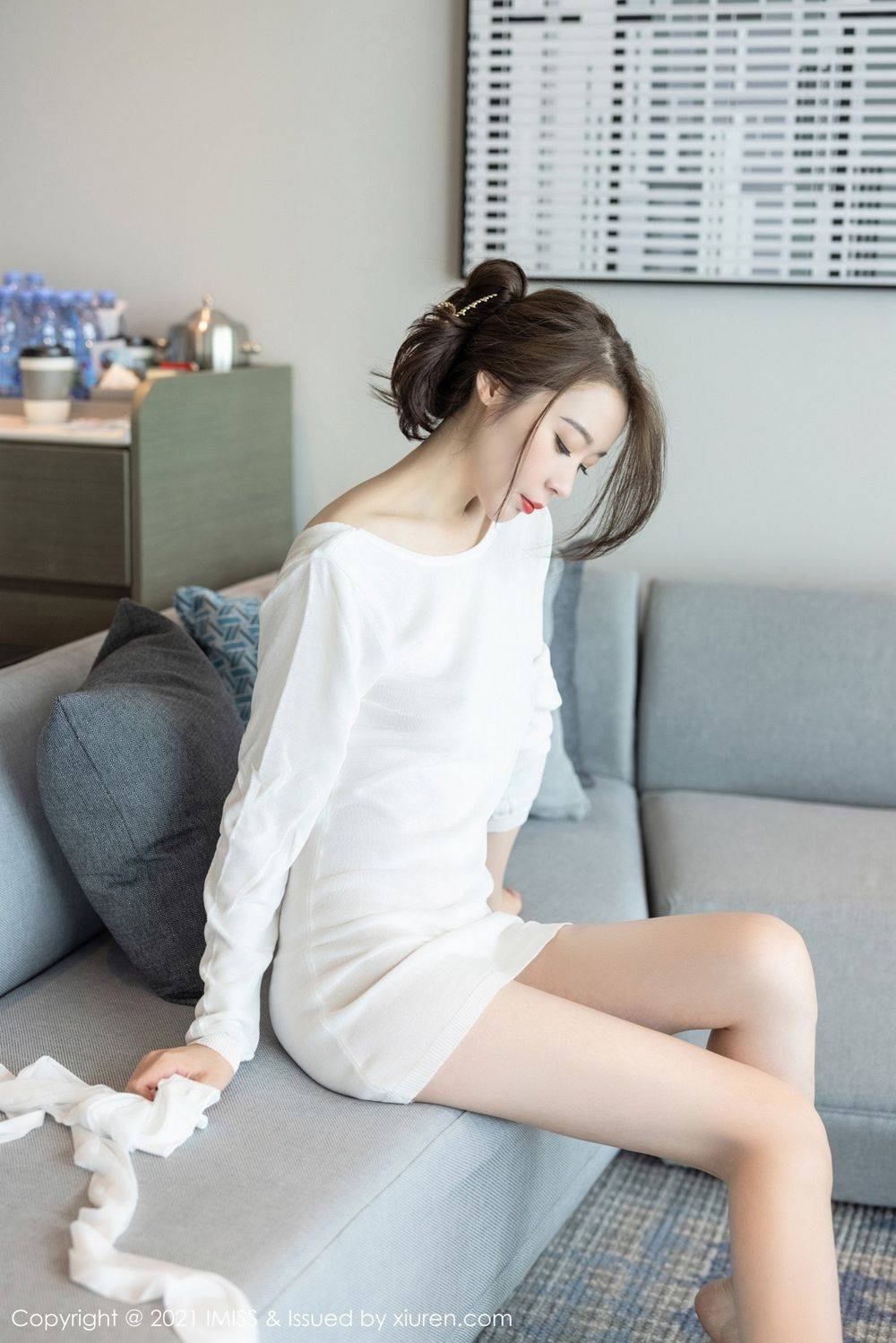 爱蜜社美女模特梦心玥轻透白色上衣与灵动丝袜心愿旅拍