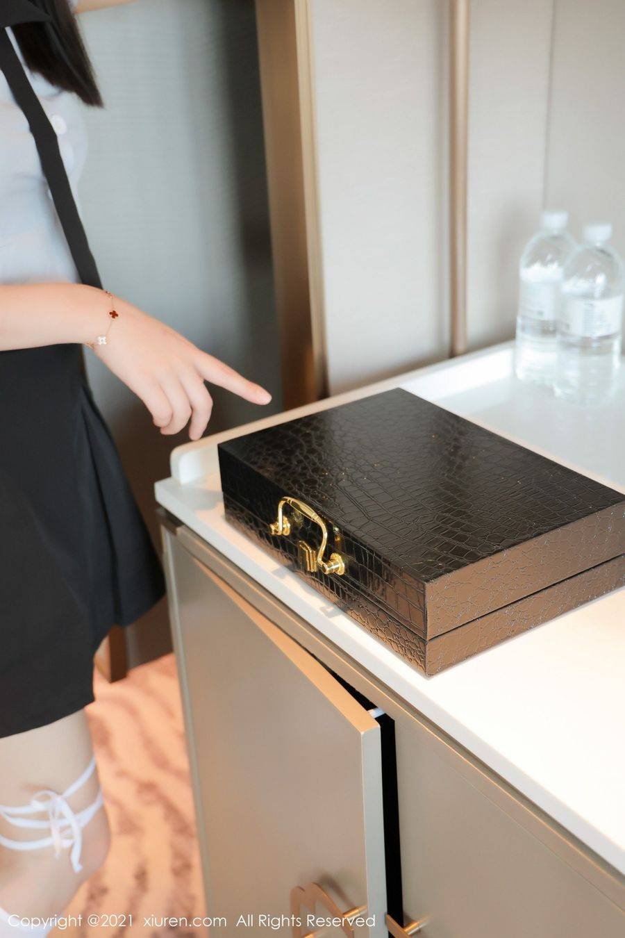 秀人网新人模特summer宝宝长筒袜JK制服内衣系列首套写真-13