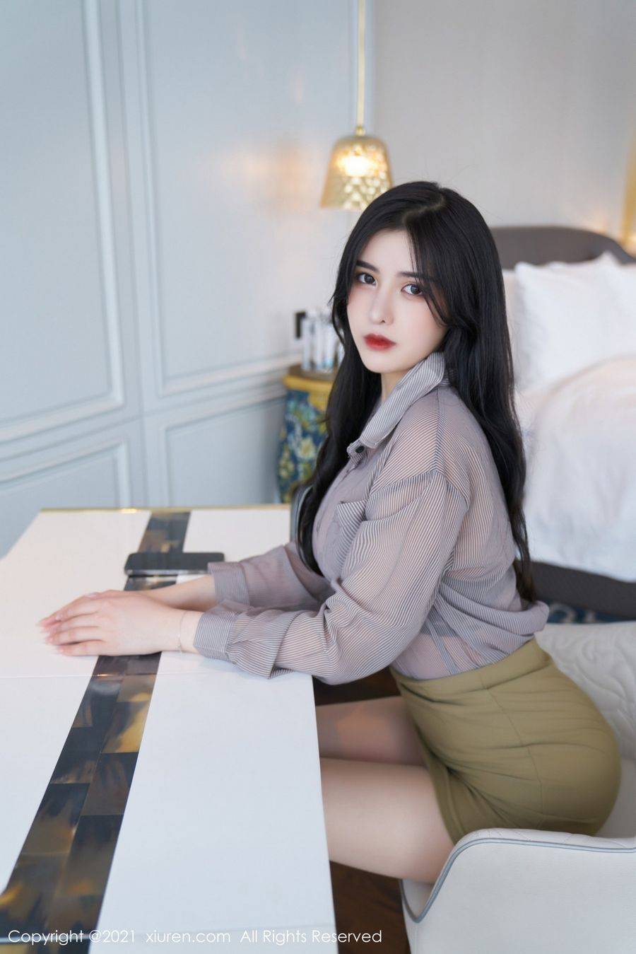 秀人网美女模特韩静安黑丝美腿职场OL内衣魅惑系列大理旅拍