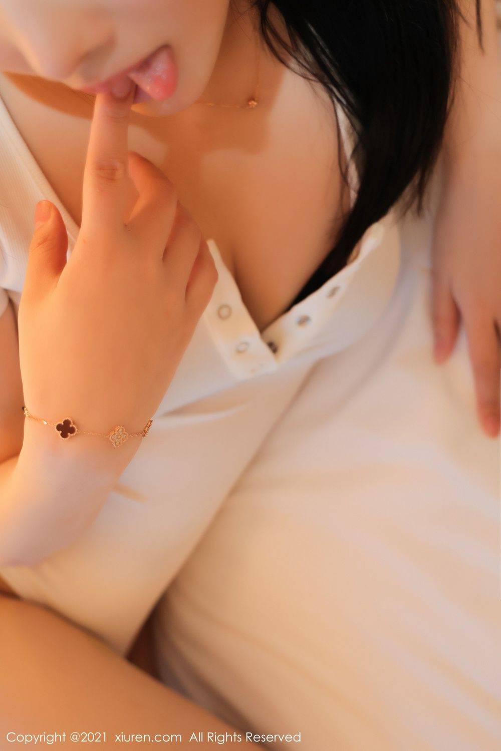 秀人网新人模特summer宝宝黑丝网袜白色连体衣清纯娇柔写真-22