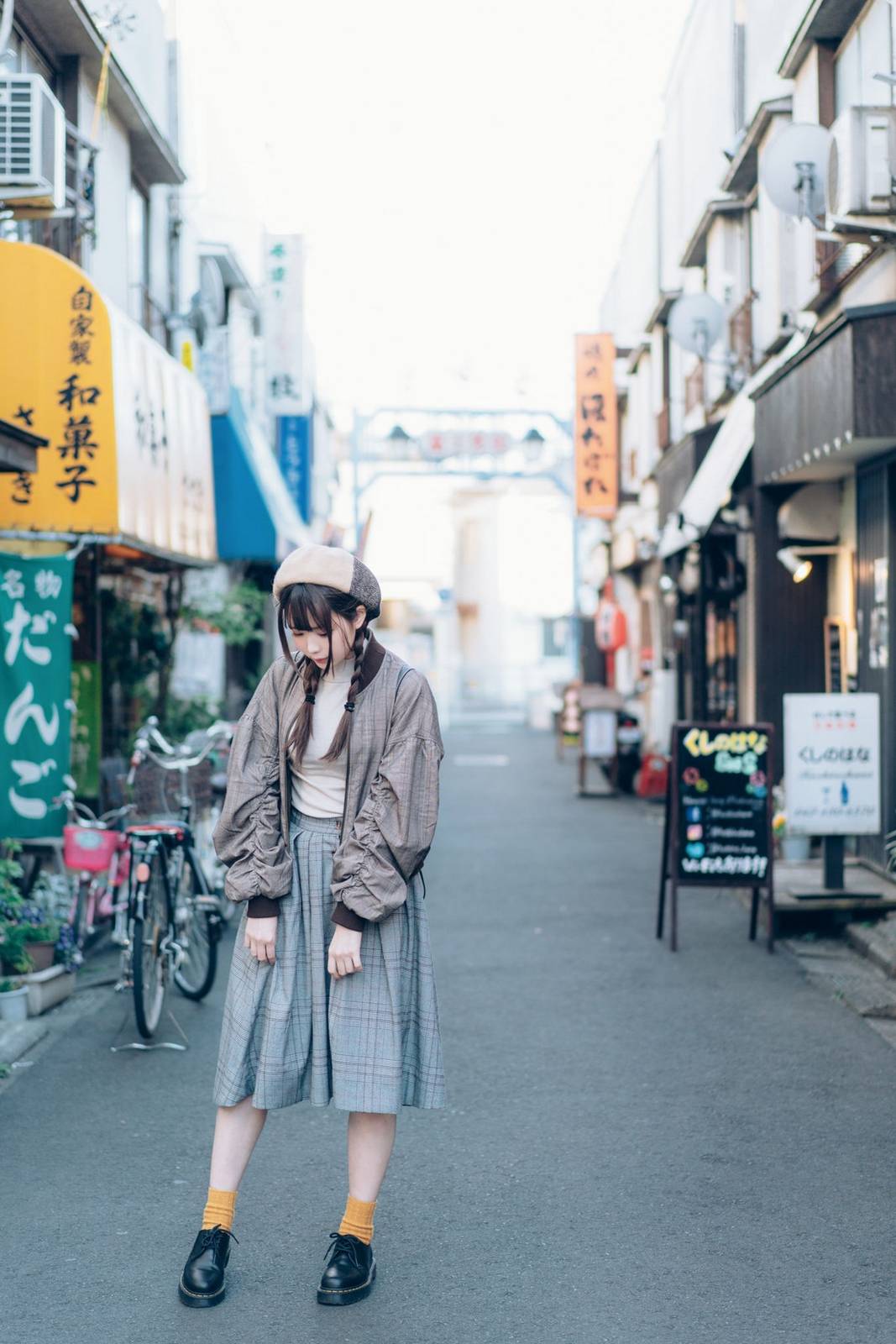 微博妹纸霜月shimo女仆装+清纯学生JK制服迷人性感户外写真-3