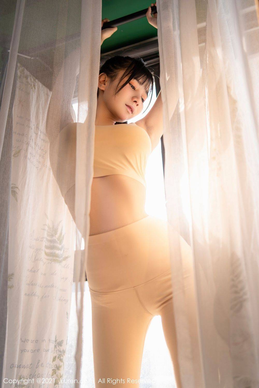 秀人网智齿青春邻家女小果冻儿jelly居家饲养瑜伽服娇柔写真-5