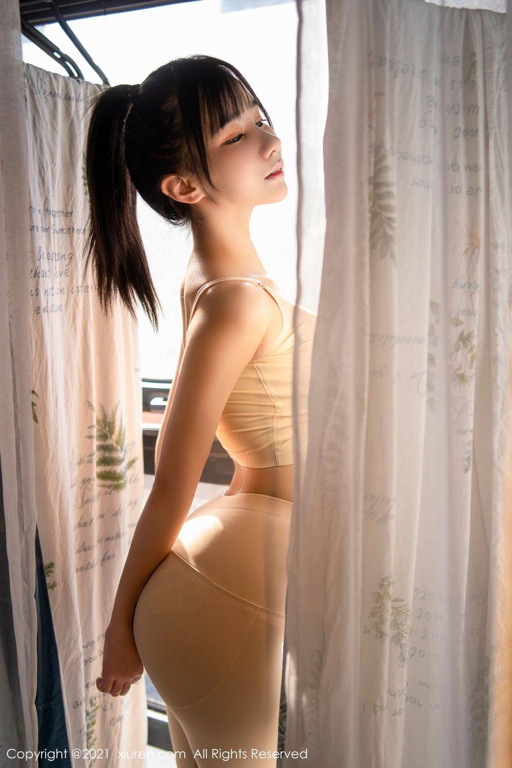 秀人网智齿青春邻家女小果冻儿jelly居家饲养瑜伽服娇柔写真-15