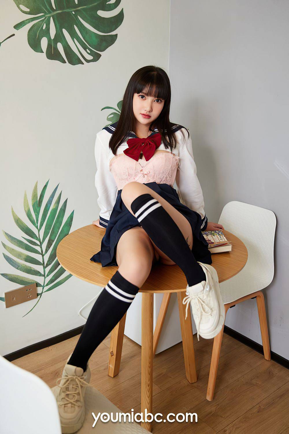 YOUMI尤美美女模特小尤奈长筒袜学生妹装扮JK制服系列写真-14