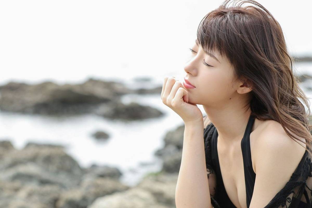 日本美女生田衣梨奈高开叉旗袍+海边比基尼系列性感写真-34