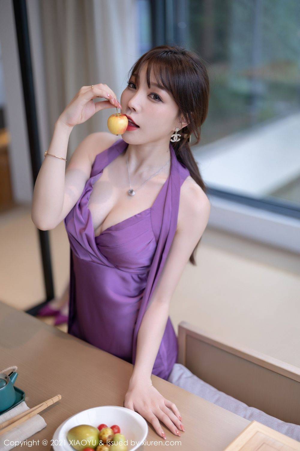 语画界性感女神芝芝Booty紫色长裙黑丝美腿内衣系列私房写真-38