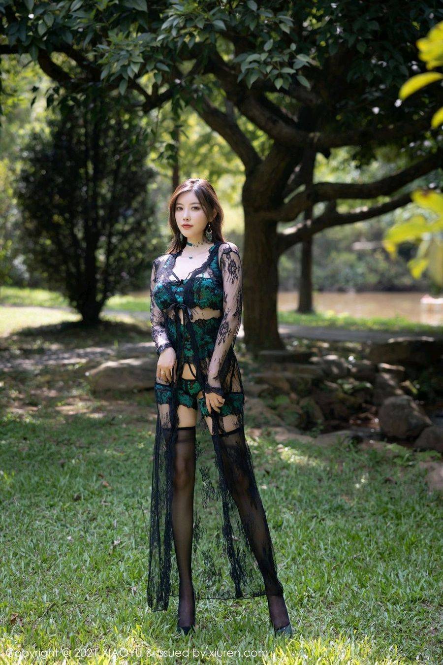 语画界性感女神杨晨晨Yome黑丝美腿华丽服饰广西心愿旅拍