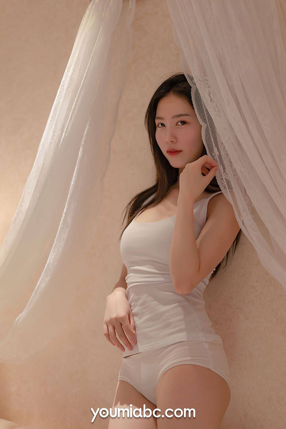 YOUMI尤美美女模特抖娘利世白色清凉服饰独居女主题性感写真-9