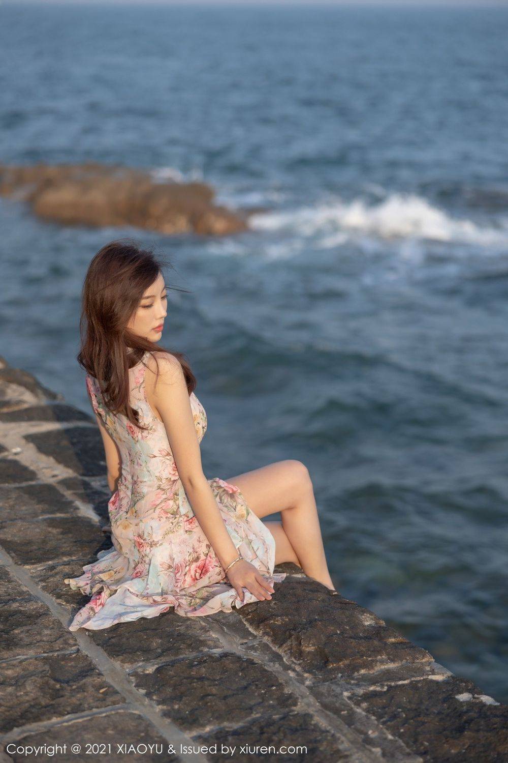 语画界性感女神杨晨晨sugar绒毛连身裙+开叉碎花裙青岛旅拍-16