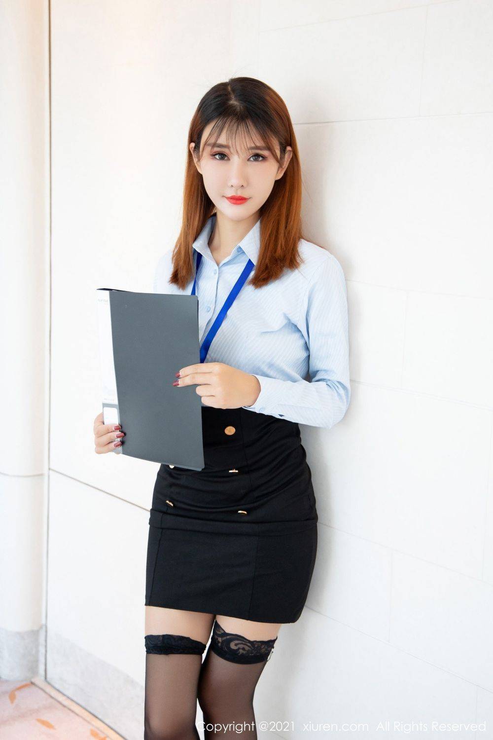 秀人网美女模特夏沫沫tife黑丝美腿职场秘书OL装扮性感写真