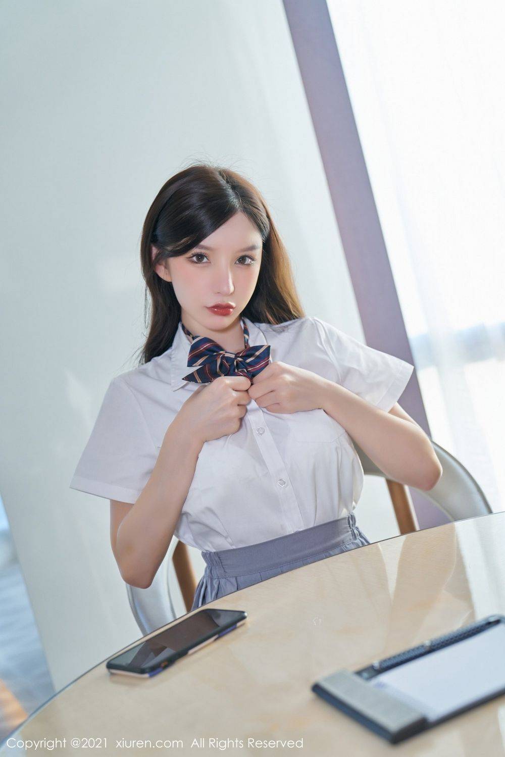 秀人网性感女神周于希Sandy丝袜美腿职场OL惩罚游戏主题写真-17