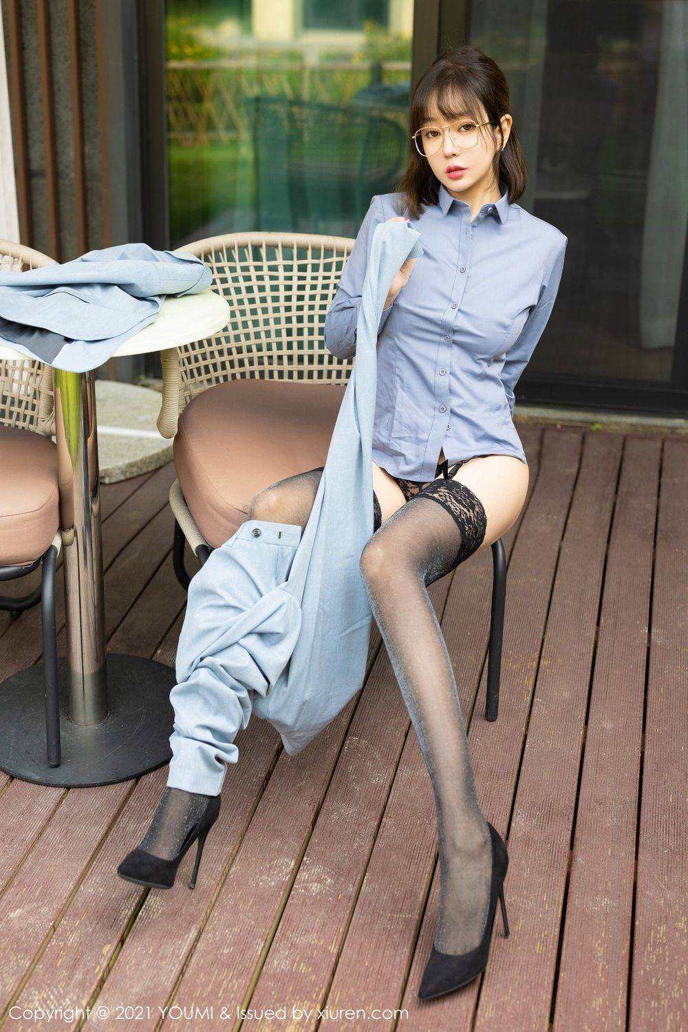 尤蜜荟性感女神王雨纯黑丝美腿职场OL内衣熟女系列成都旅拍-27