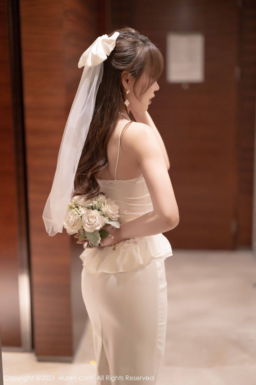 秀人网美女模特芝芝Booty新娘服饰一颦一笑动人心魂性感写真