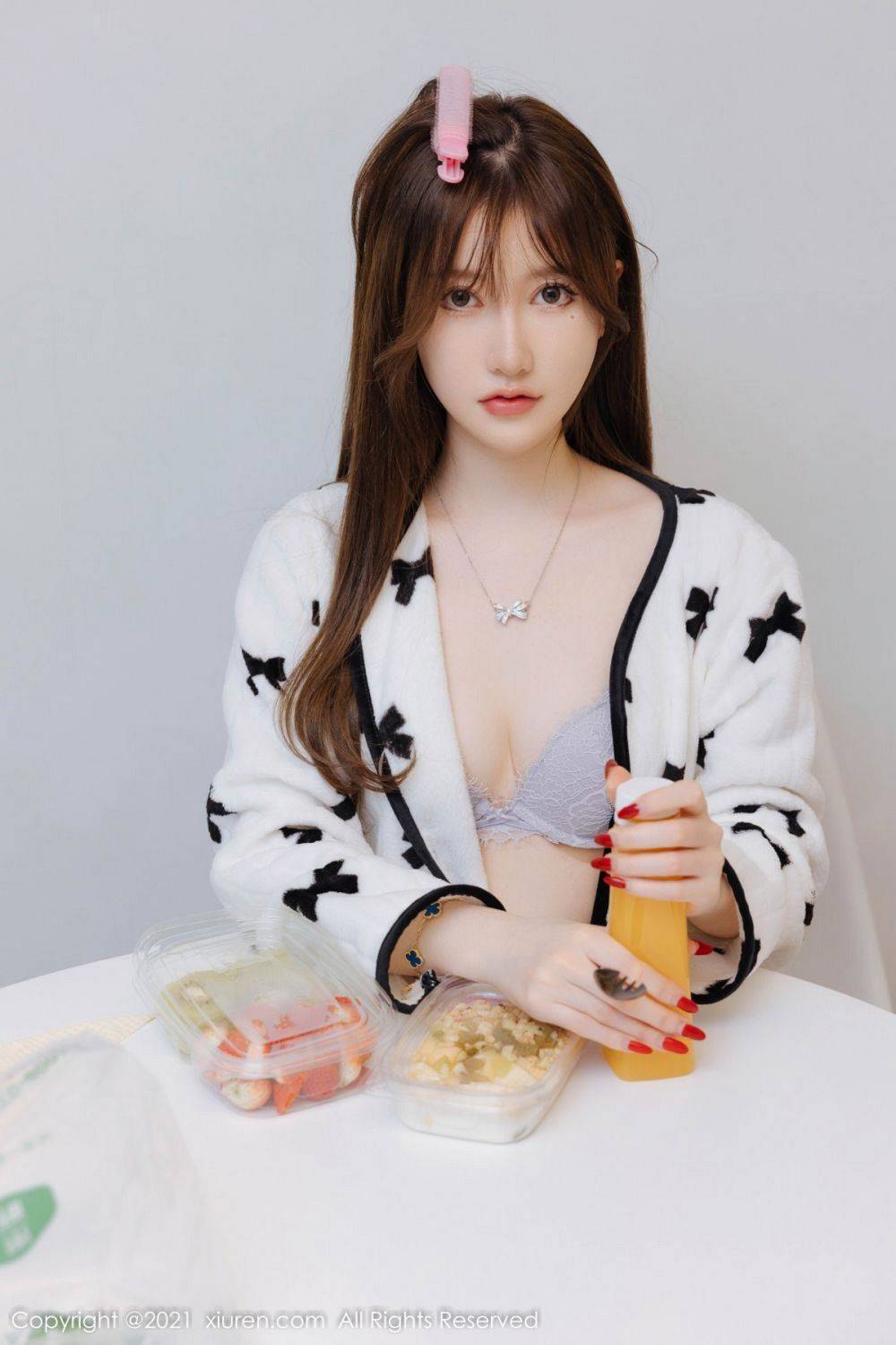 秀人网美女模特美桃酱白色家居服套装配丝袜系列性感写真-61