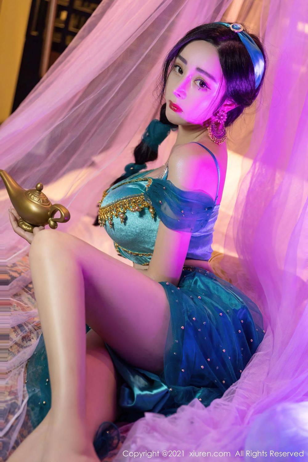 秀人网美女模特允薾娇柔身段波涛胸涌异域风情成都旅拍-14