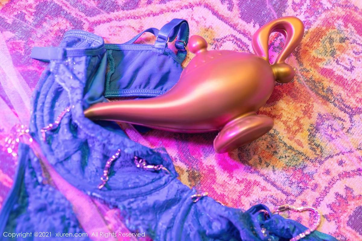 秀人网美女模特允薾娇柔身段波涛胸涌异域风情成都旅拍-39