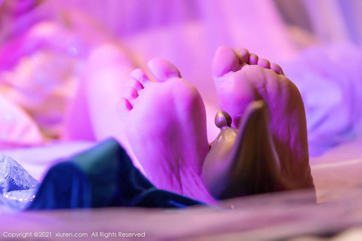 秀人网美女模特允薾娇柔身段波涛胸涌异域风情成都旅拍-42