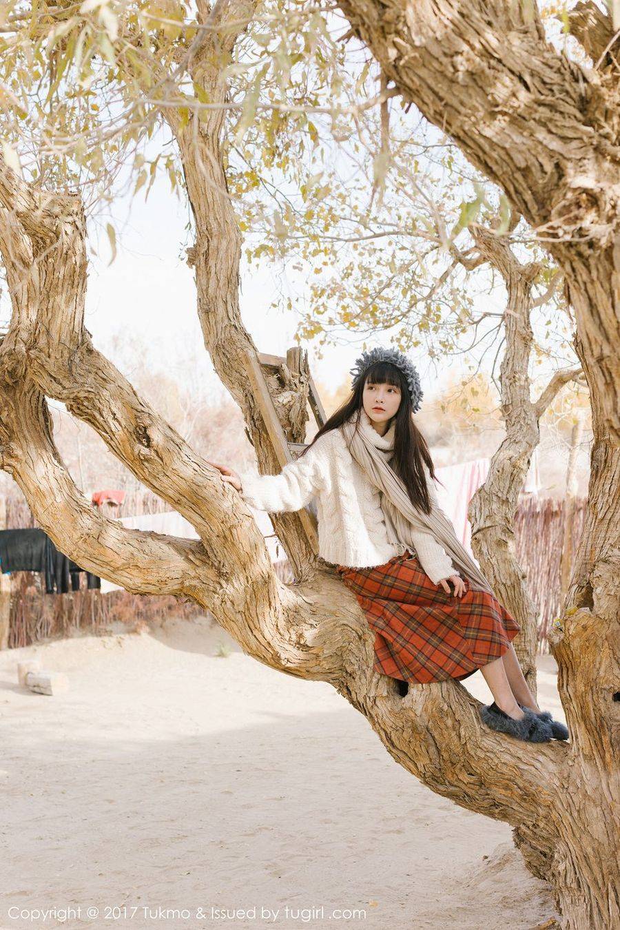 Tukmo兔几盟美女主播之应西北沙漠边小清新系列首套写真